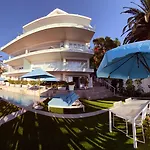 The Clarendon - Bantry Bay