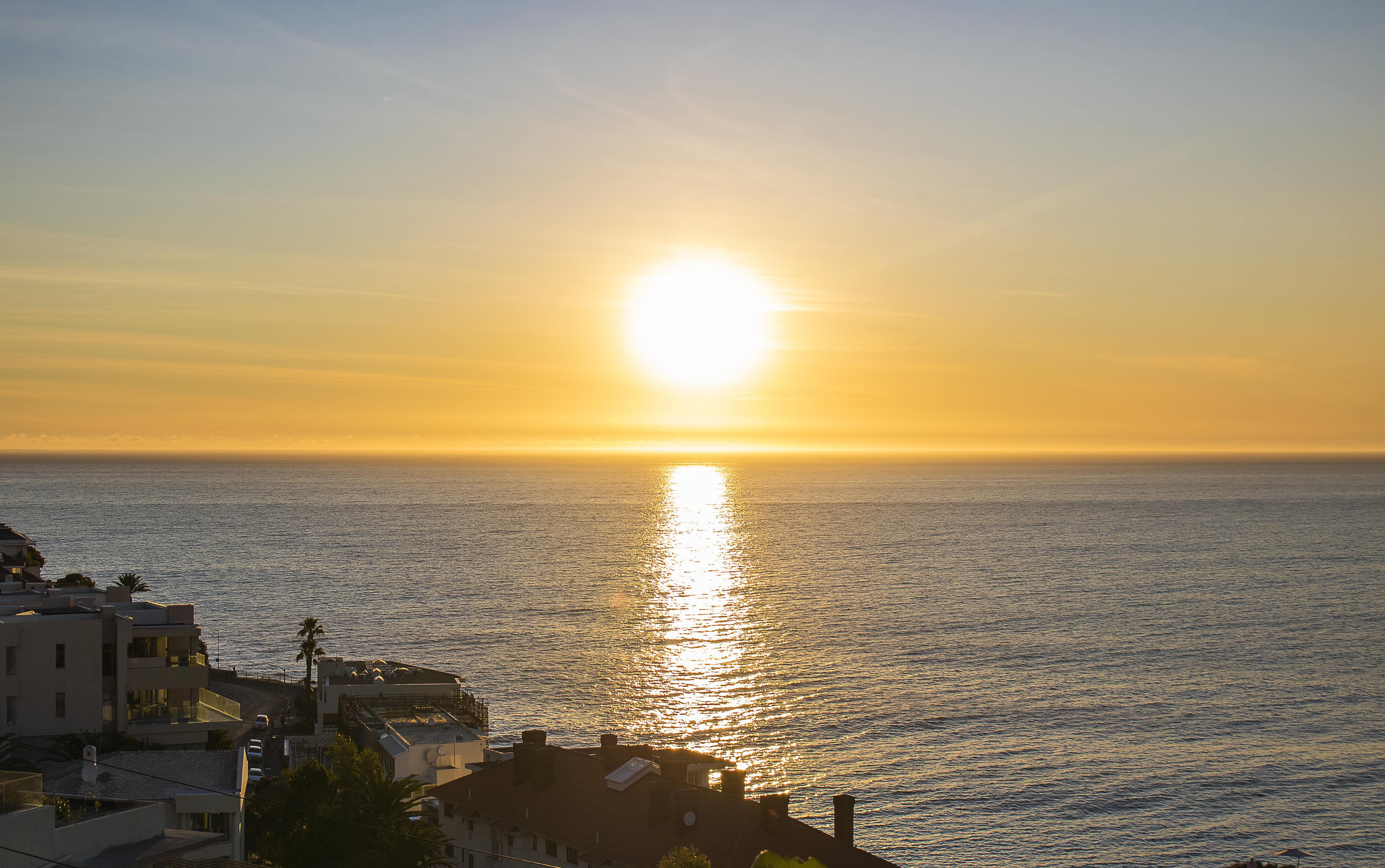 The Clarendon - Bantry Bay 5*